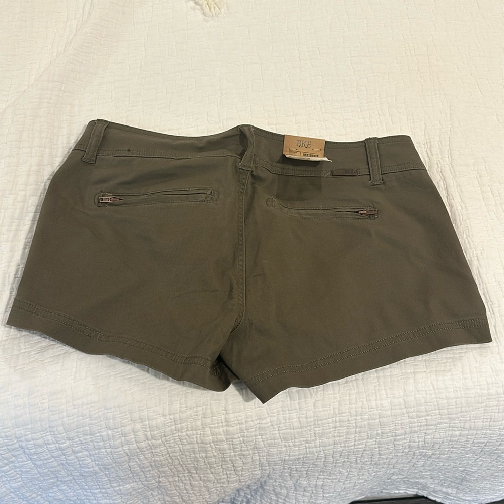 BKE Mollie Short Size 28 NEW with tags